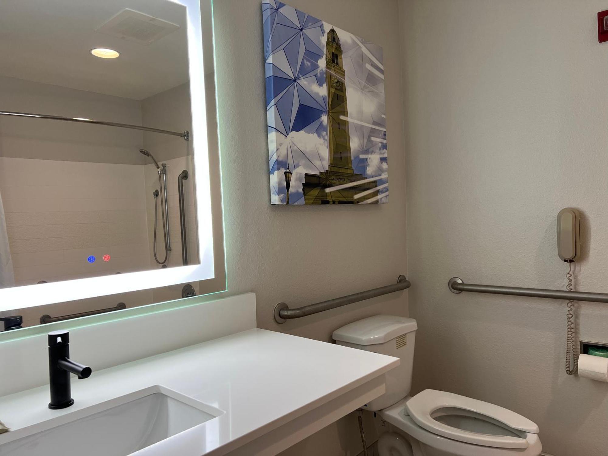 King Room with Tub - Disability Access/Non Smoking/Interior Corridor